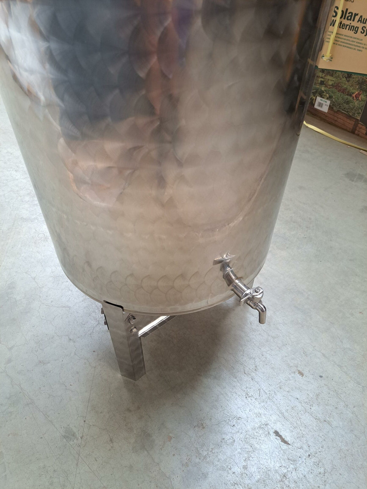 Base with legs Zottel in stainless steel for wine tanks 50-100 liters without legs