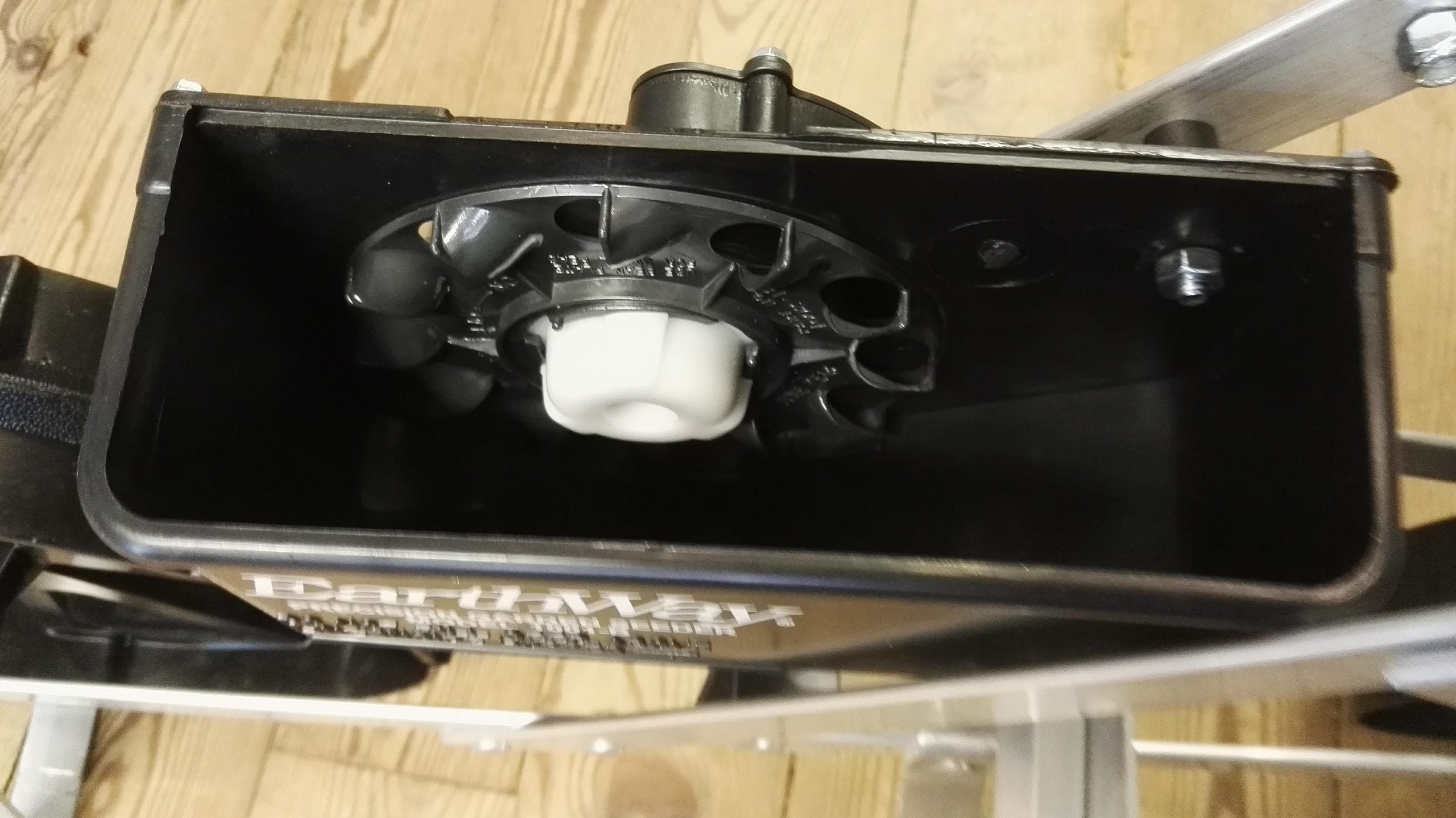 Earthway seed drill with 6 seed discs for all seed sizes